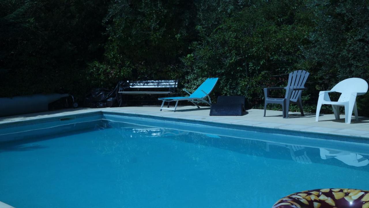 Mas Grimaud - Gite- Studio Et Chambres D'Hotes Familiales Eygalières Eksteriør bilde