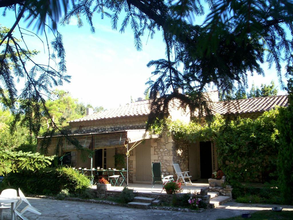 Mas Grimaud - Gite- Studio Et Chambres D'Hotes Familiales Eygalières Eksteriør bilde