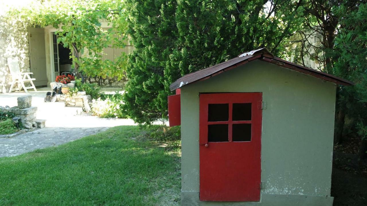 Mas Grimaud - Gite- Studio Et Chambres D'Hotes Familiales Eygalières Eksteriør bilde
