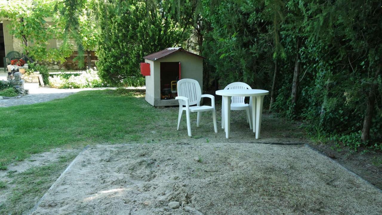 Mas Grimaud - Gite- Studio Et Chambres D'Hotes Familiales Eygalières Eksteriør bilde