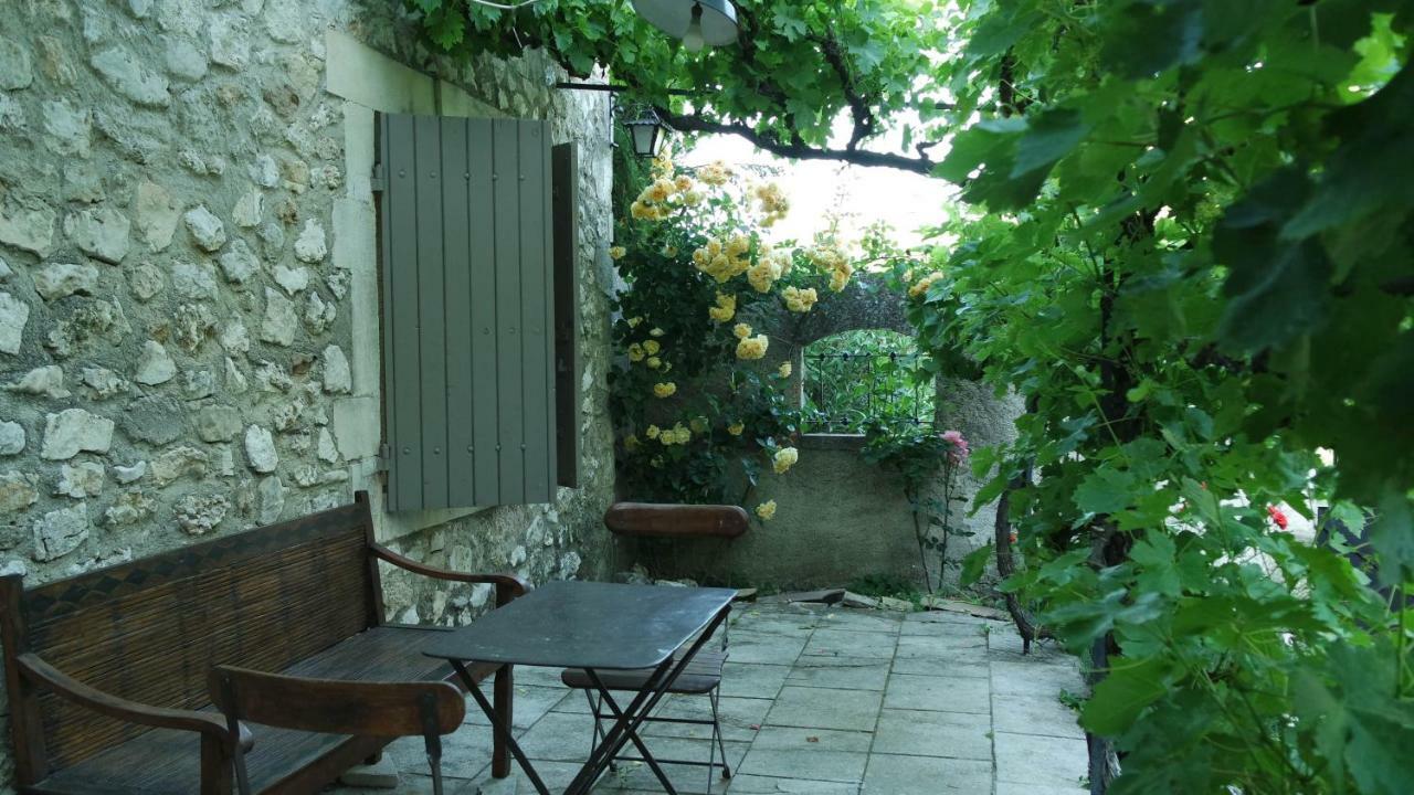 Mas Grimaud - Gite- Studio Et Chambres D'Hotes Familiales Eygalières Eksteriør bilde