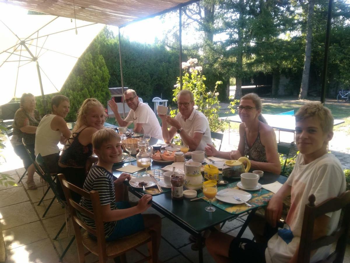 Mas Grimaud - Gite- Studio Et Chambres D'Hotes Familiales Eygalières Eksteriør bilde