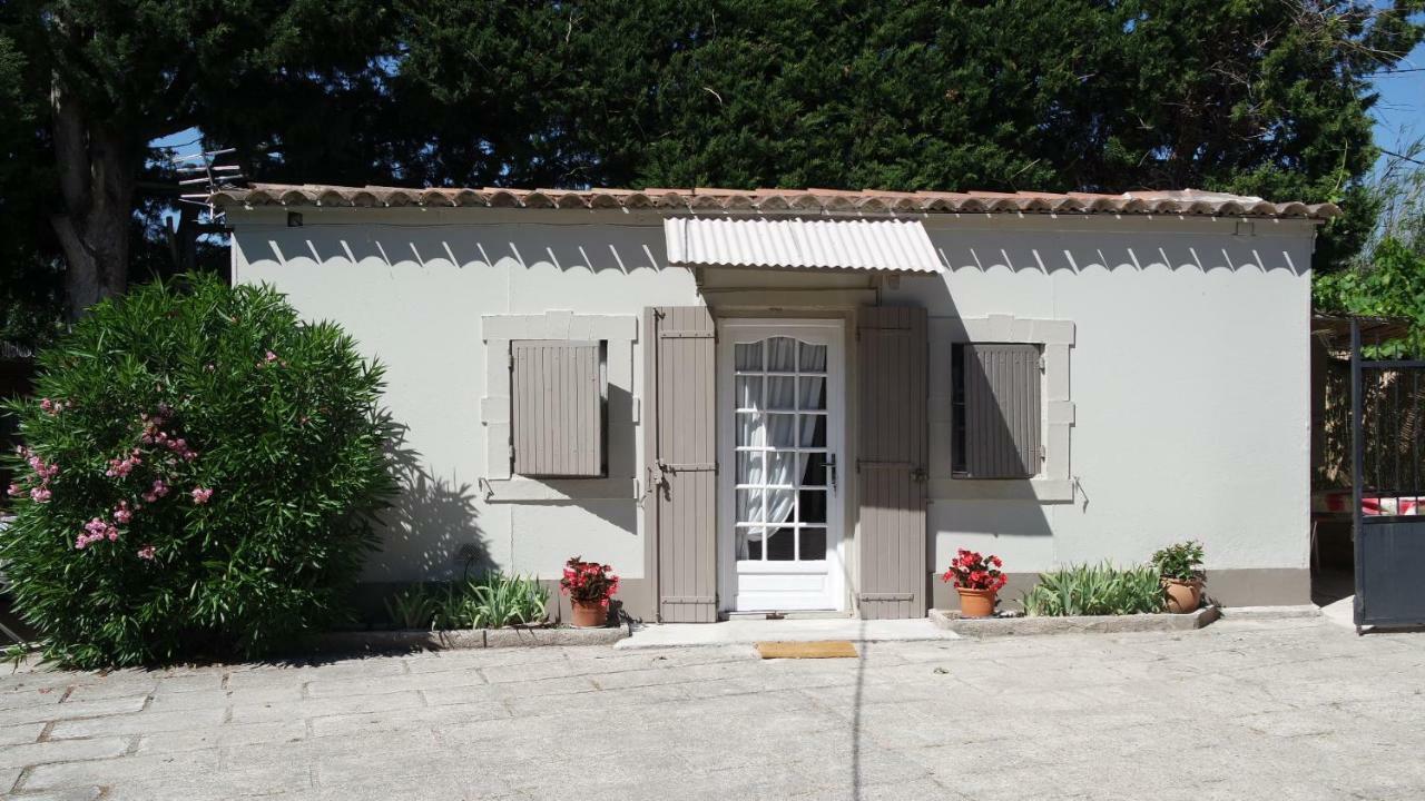 Mas Grimaud - Gite- Studio Et Chambres D'Hotes Familiales Eygalières Eksteriør bilde