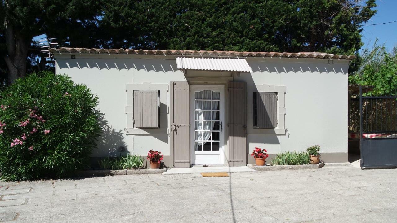 Mas Grimaud - Gite- Studio Et Chambres D'Hotes Familiales Eygalières Eksteriør bilde