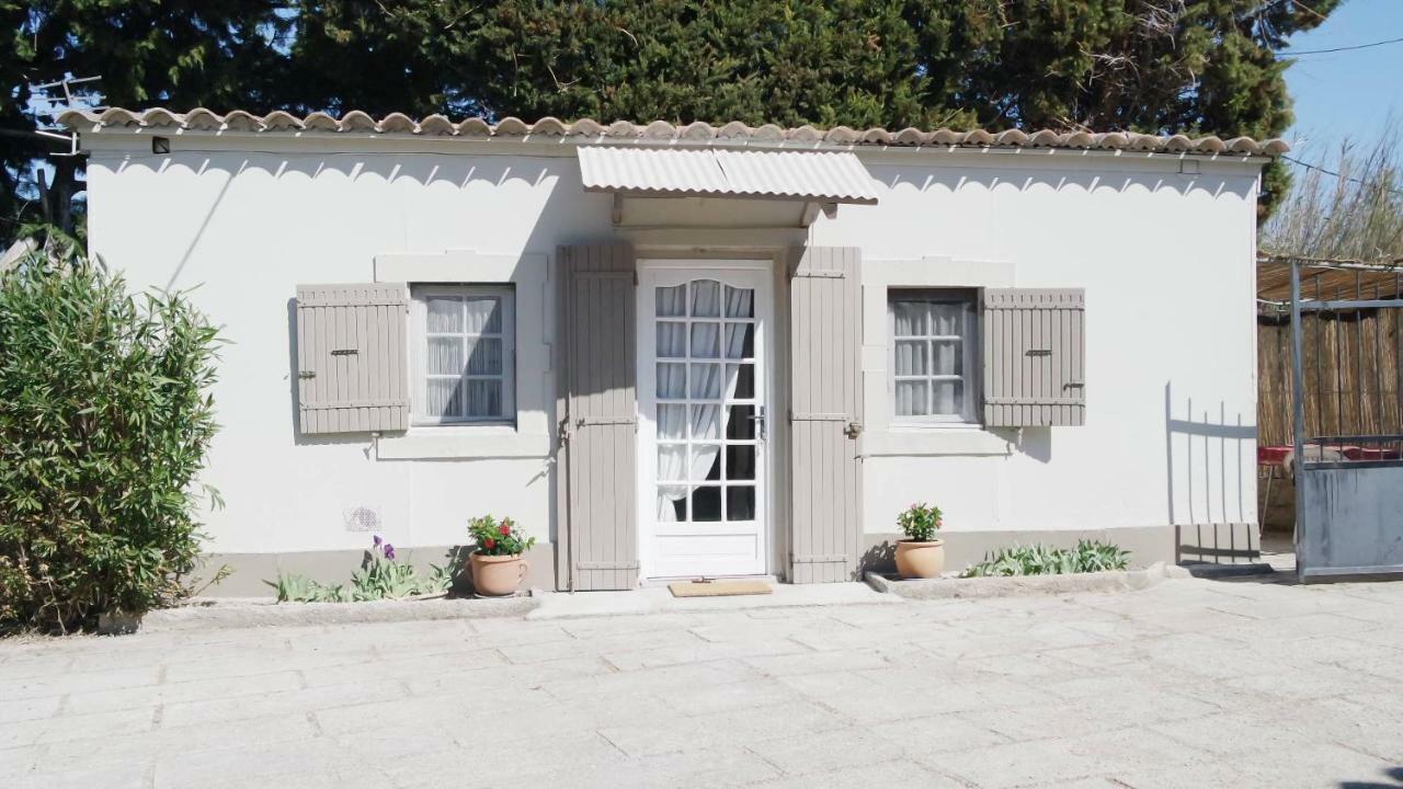 Mas Grimaud - Gite- Studio Et Chambres D'Hotes Familiales Eygalières Eksteriør bilde