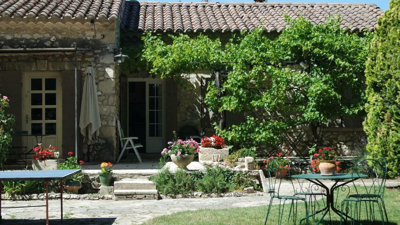 Mas Grimaud - Gite- Studio Et Chambres D'Hotes Familiales Eygalières Eksteriør bilde