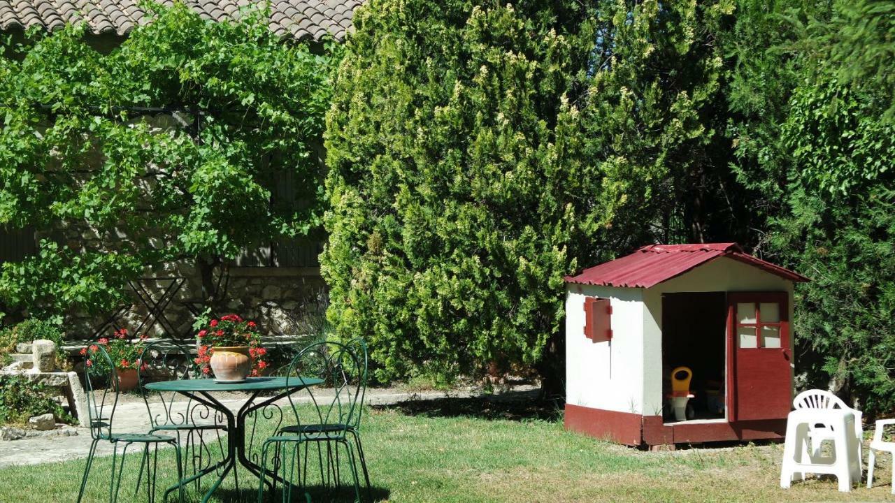 Mas Grimaud - Gite- Studio Et Chambres D'Hotes Familiales Eygalières Eksteriør bilde